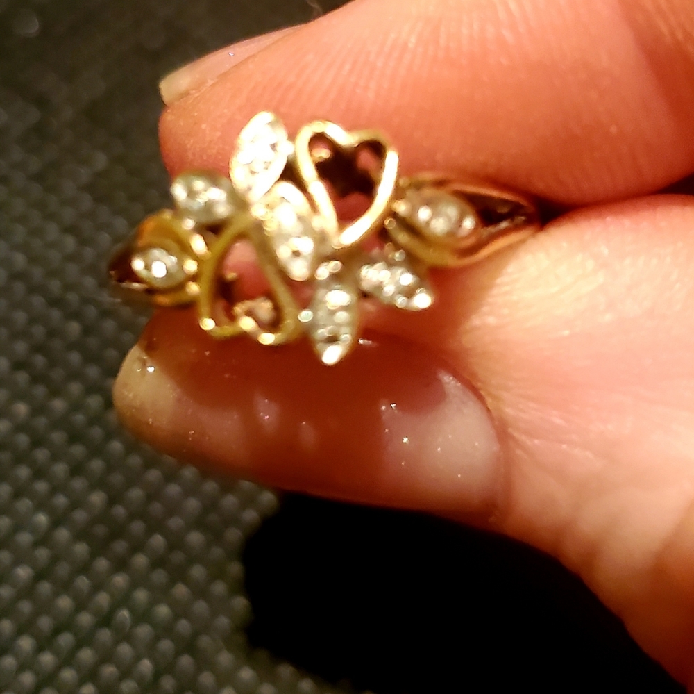 Diamond heard ring